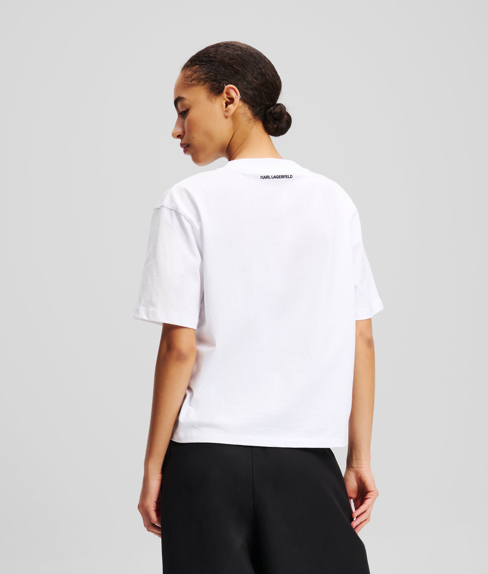 SIGNATURE V-NECK T-SHIRT - Image 3