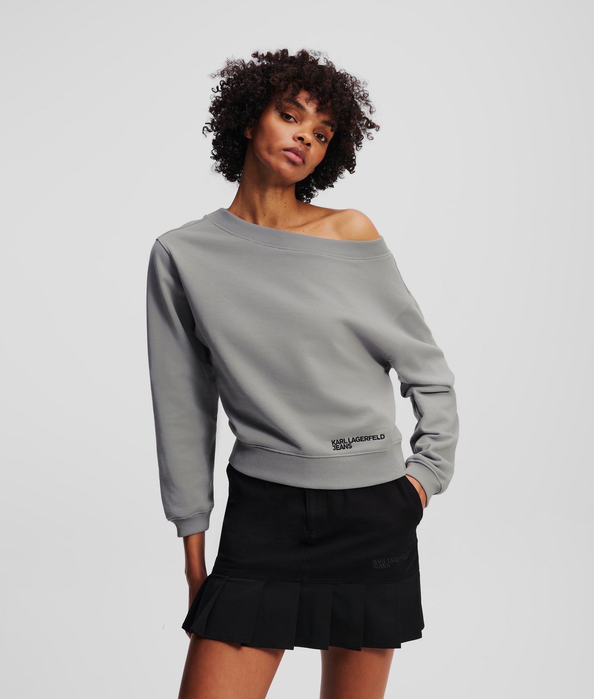 OFF-SHOULDER SWEATSHIRT
