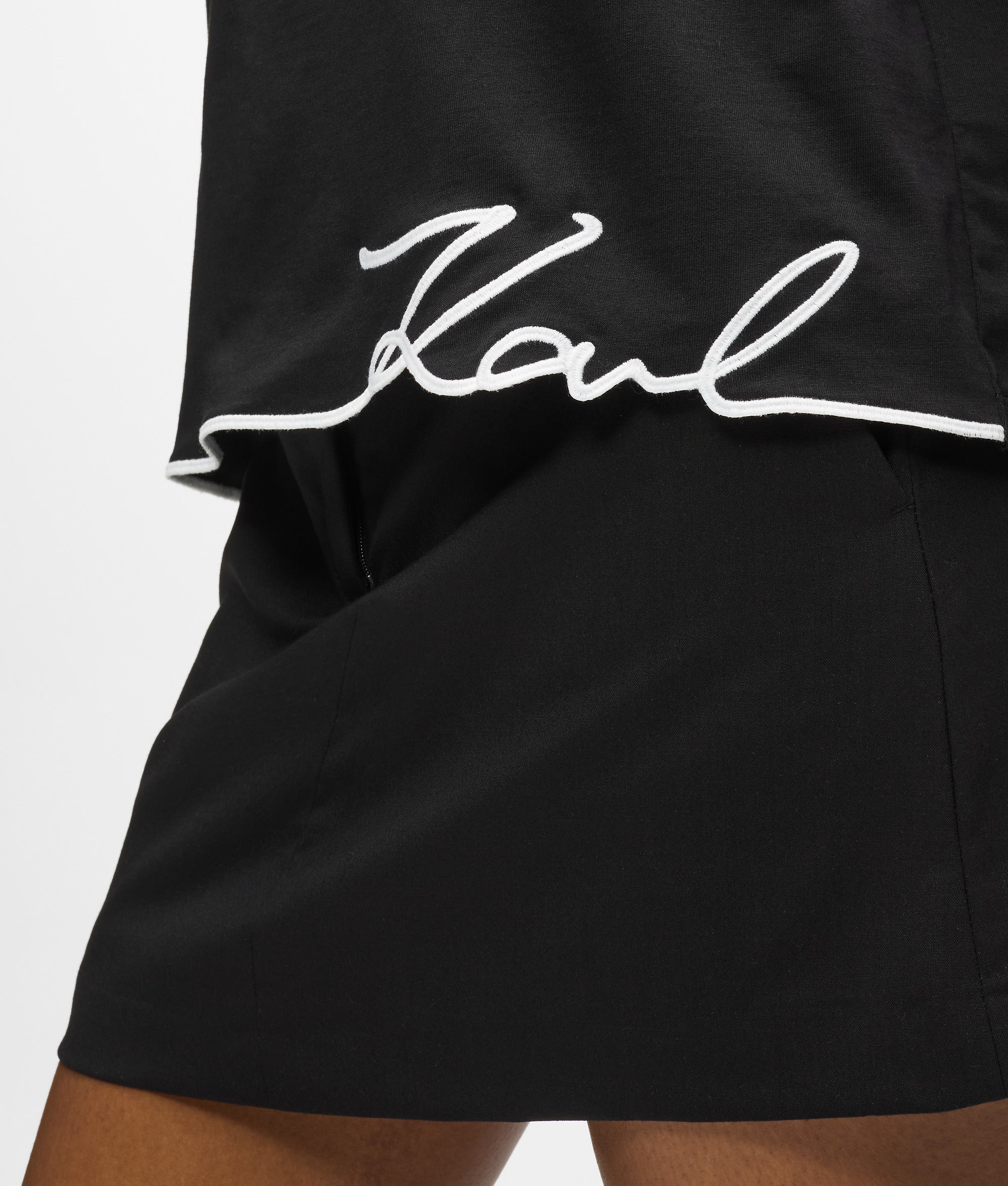 Signature hem V-neck T-shirt - Image 3